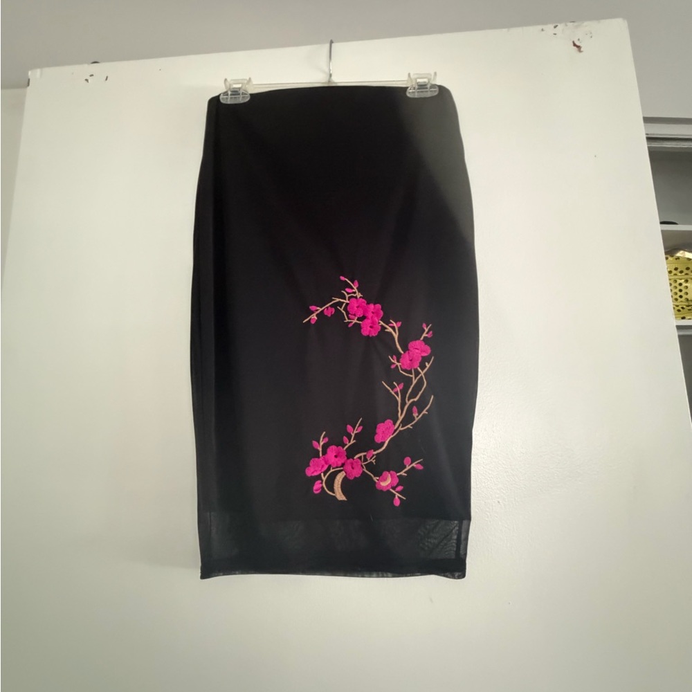 Glamorous Black Pencil Skirt with Pink Floral Design